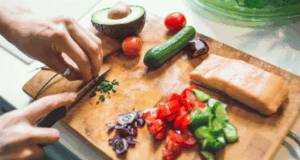 Si ndikon ushqimi në rënien e flokëve – çfarë tregon studimi më i fundit