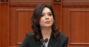 Spiropali vizitë zyrtare në Hagë, pritet nga Ministri i Jashtëm holandez dhe takon Thaçin